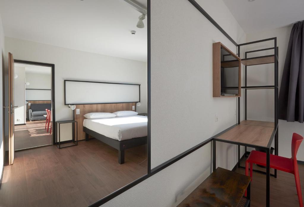 Voodi või voodid majutusasutuse ibis Bulle - La Gruyère Swiss Bike Hotel toas