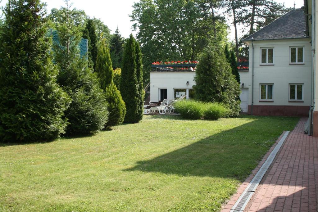 Zahrada ubytování Főnix Hotel
