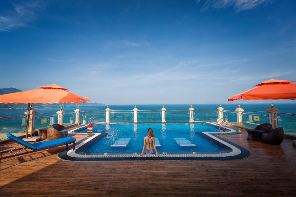 Bazén v ubytování 7 Seven Sea Hotel nebo v jeho okolí