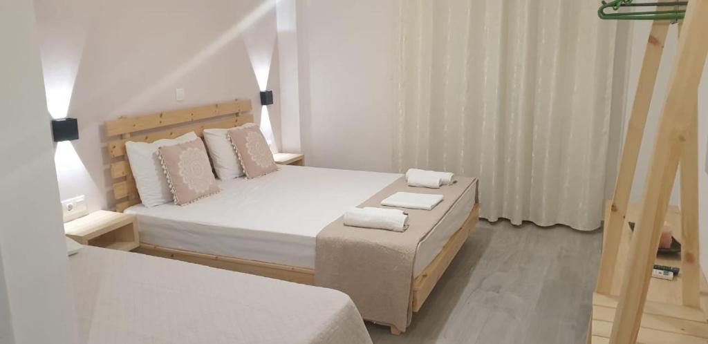 Postel nebo postele na pokoji v ubytování Apart-Hotel Llazari