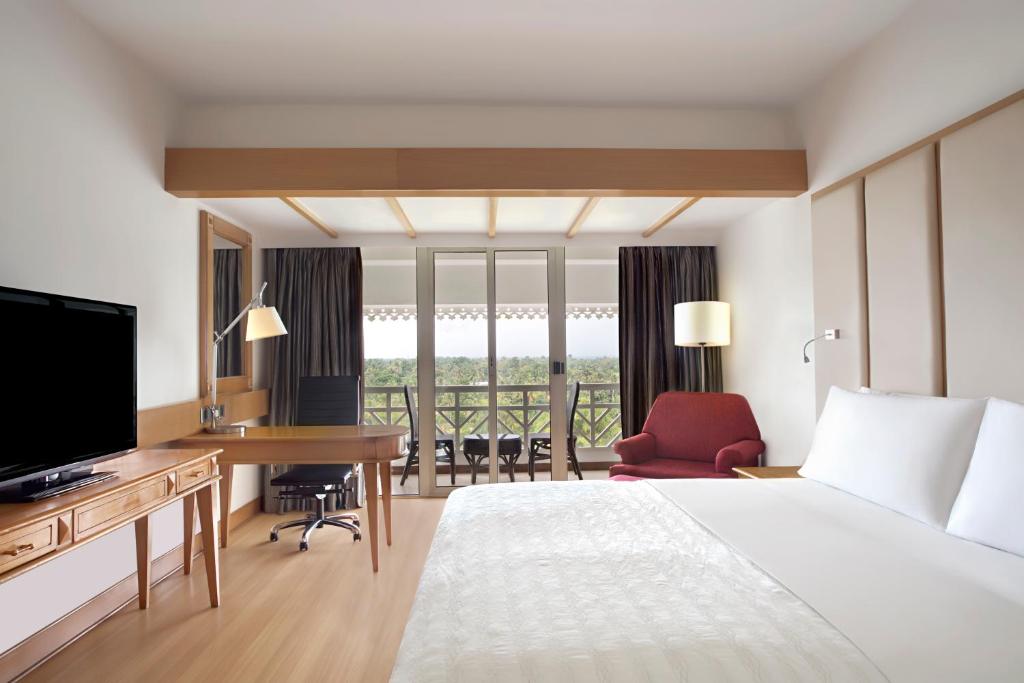 TV a/nebo společenská místnost v ubytování Le Meridien Kochi