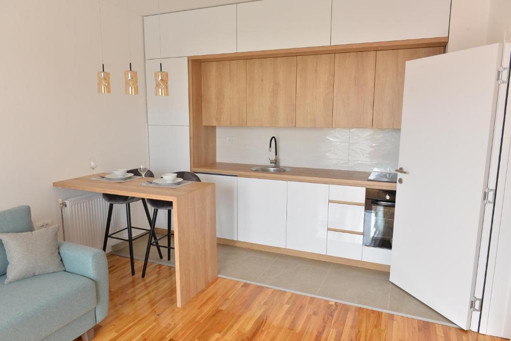 Kuchyň nebo kuchyňský kout v ubytování HM Apartments