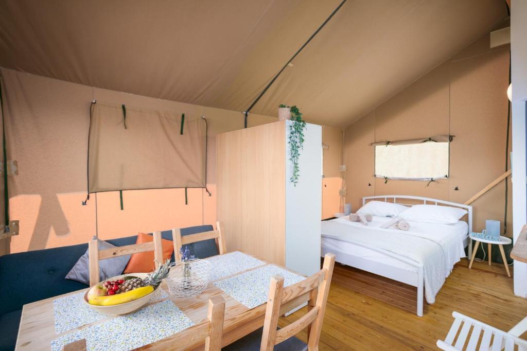 Postel nebo postele na pokoji v ubytování Prima insula glamping