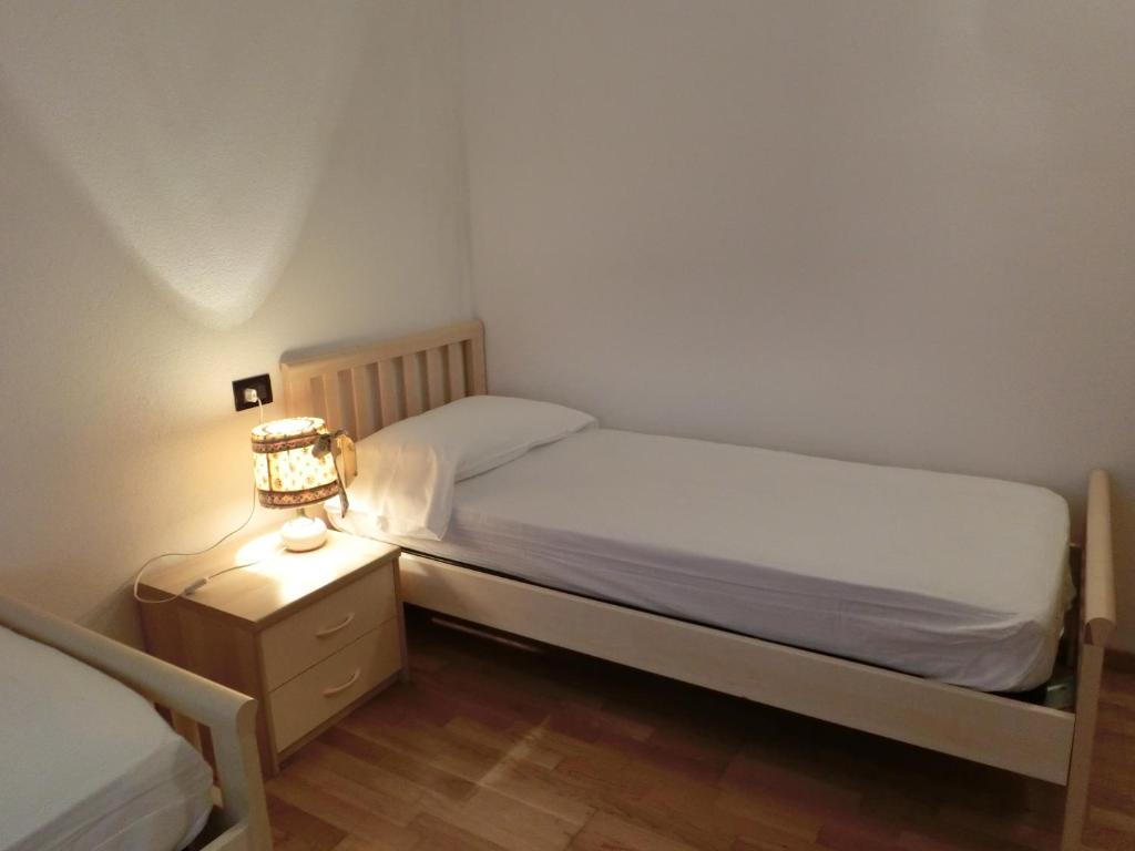 Säng eller sängar i ett rum på Appartamento Gemelli