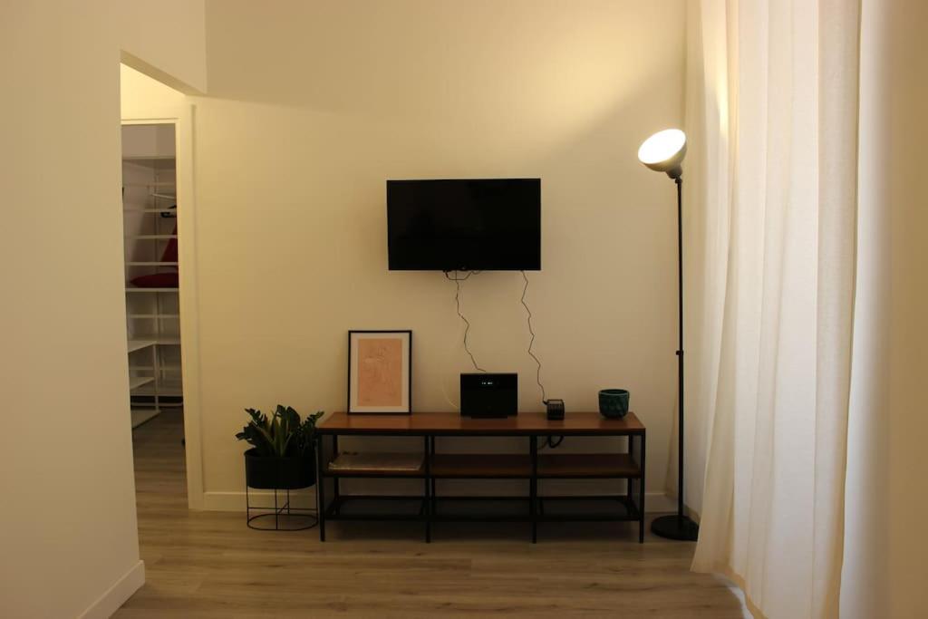 TV a/nebo společenská místnost v ubytování Colosseo Living Suites