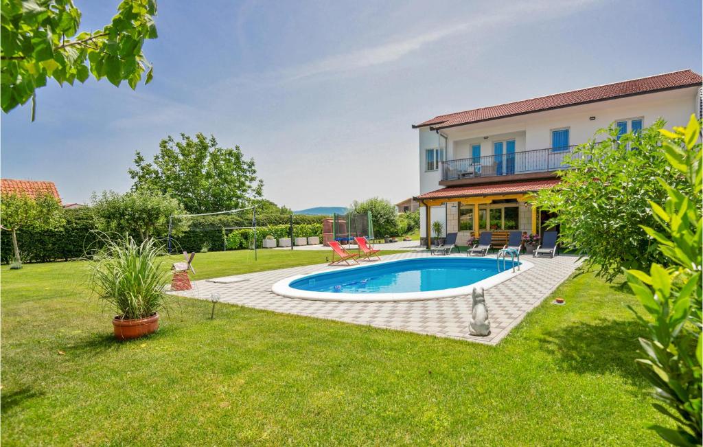 Three-Bedroom Holiday Home In Glavina Donja