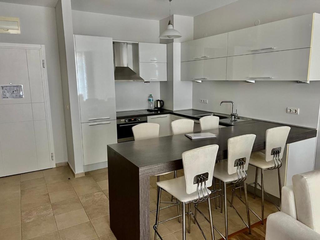 Continental Apartments - One-Bedroom Apartment With Sea View And Balcony