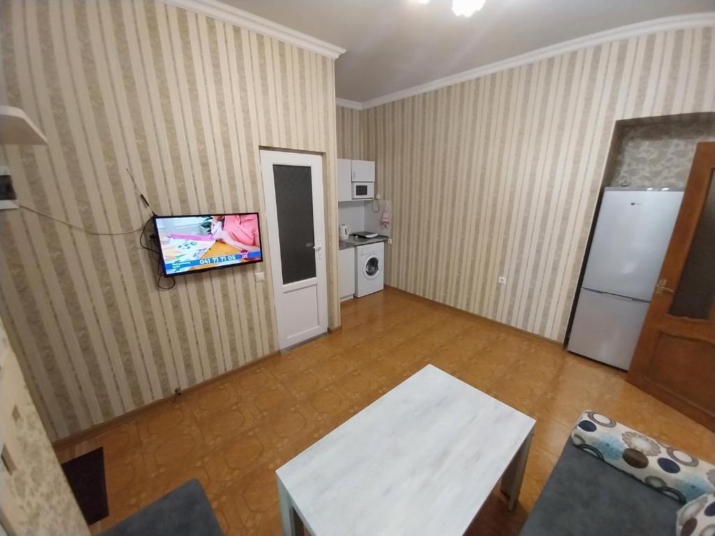 TV a/nebo společenská místnost v ubytování Like Home Guesthouse & Tours