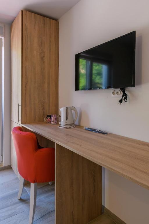 TV a/nebo společenská místnost v ubytování Lakeside Luxury Apartments