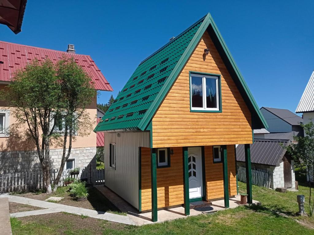 a small house with a green roof at Cottage Usovic in Žabljak