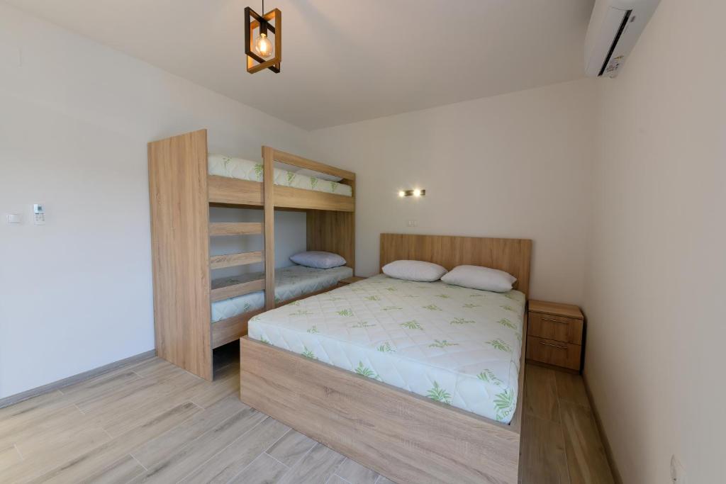 Postel nebo postele na pokoji v ubytování Lakeside Luxury Apartments