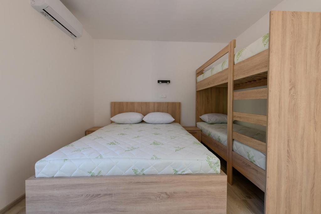 Postel nebo postele na pokoji v ubytování Lakeside Luxury Apartments