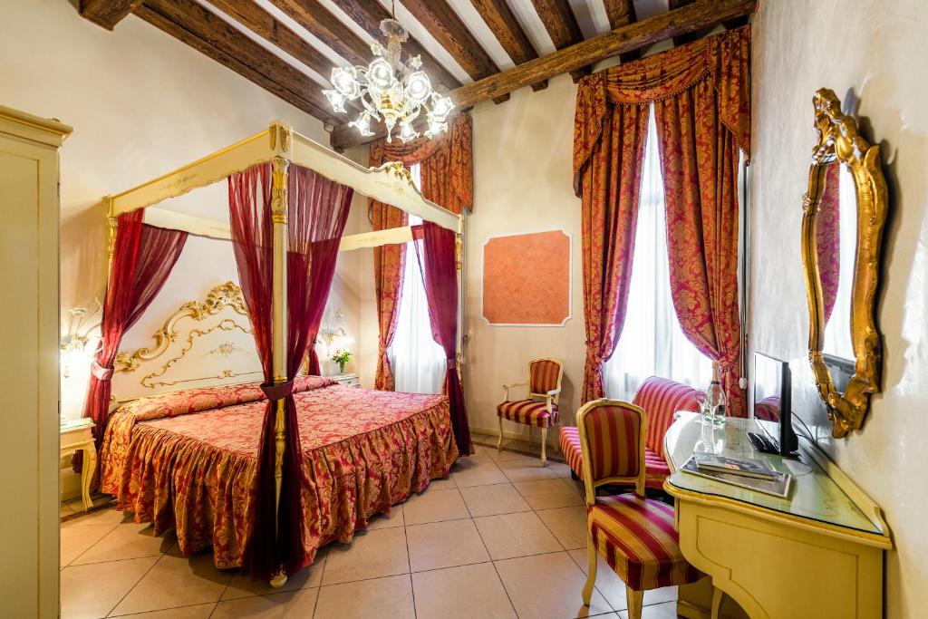 Postel nebo postele na pokoji v ubytování Hotel Al Vagon