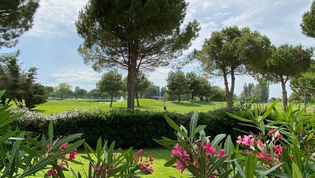 Vonkajšia záhrada v ubytovaní Charmant T2 avec grande terrasse et confort 3 étoiles