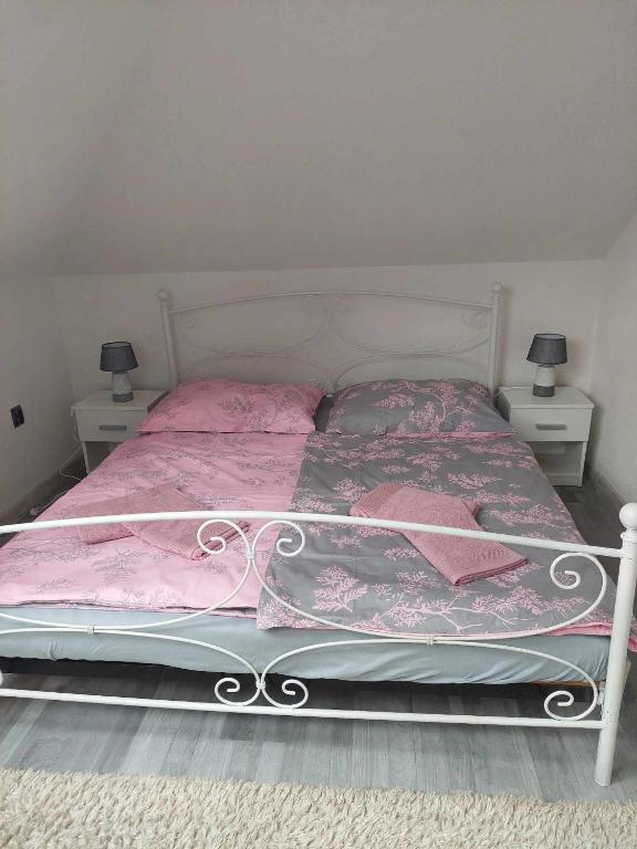 Postel nebo postele na pokoji v ubytování Apartmán Tatiana