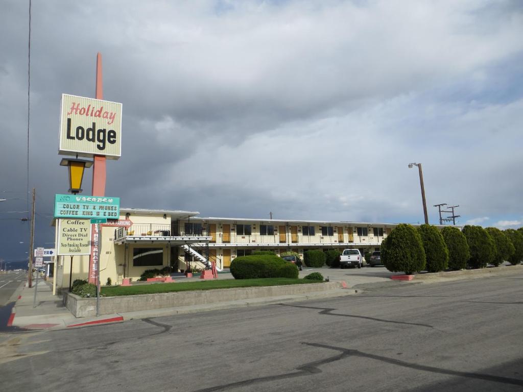 a building with a sign for a holiday lodge at Holiday Lodge in Hawthorne
