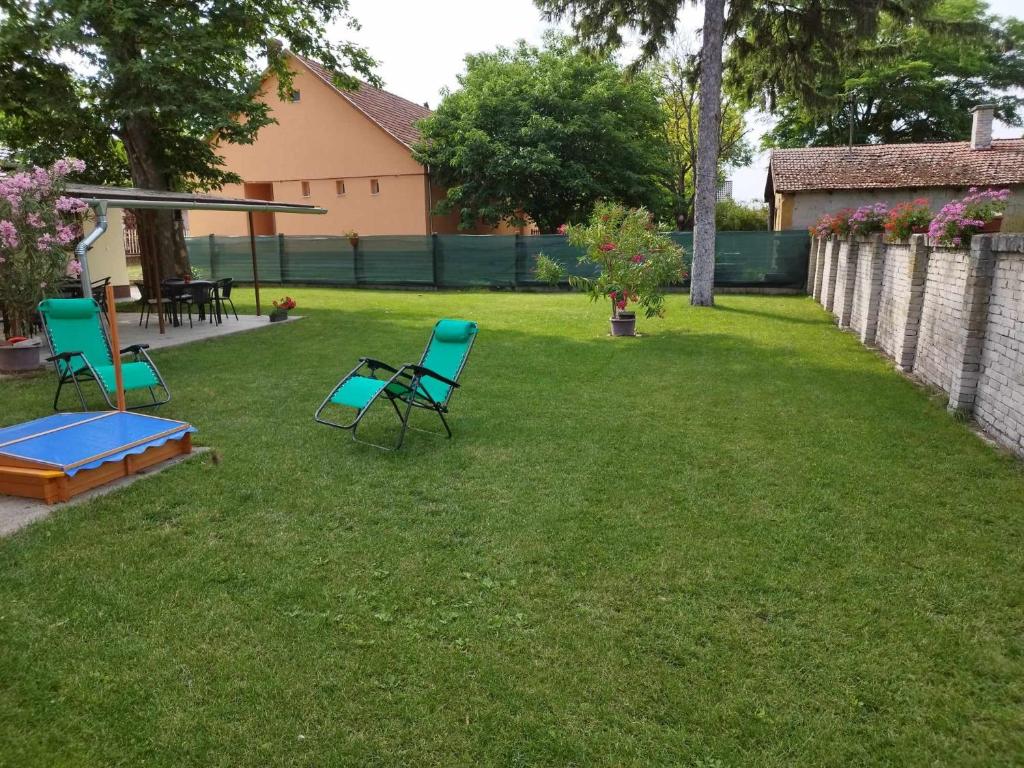 Ogród w obiekcie Tartós Szegfű Vendégház, Magánszállás