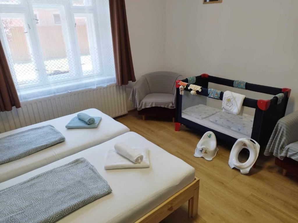 Łóżko lub łóżka w pokoju w obiekcie Tartós Szegfű Vendégház, Magánszállás