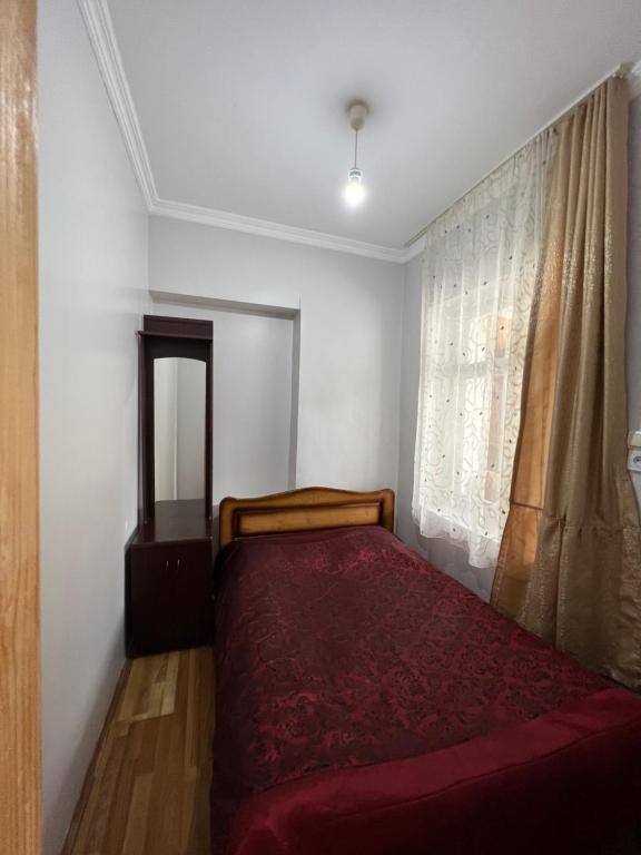 Postel nebo postele na pokoji v ubytování Manoni Ratiani's Hostel