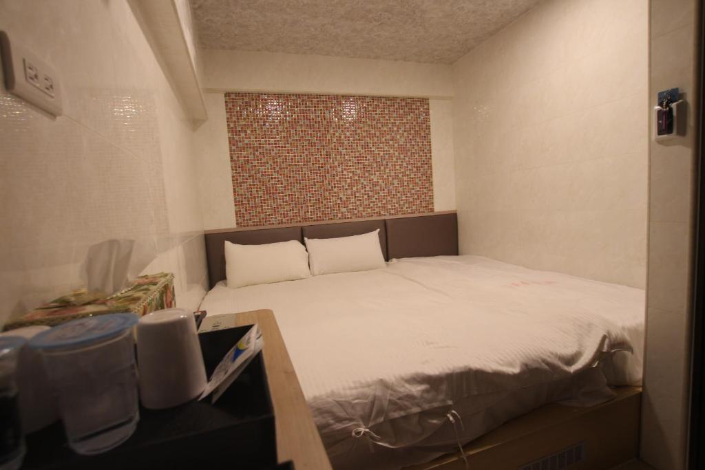 日月潭-潭香民宿-水社碼頭Tanxiang Hostel - Sun Moon Lake Pier tesisinde bir odada yatak veya yataklar