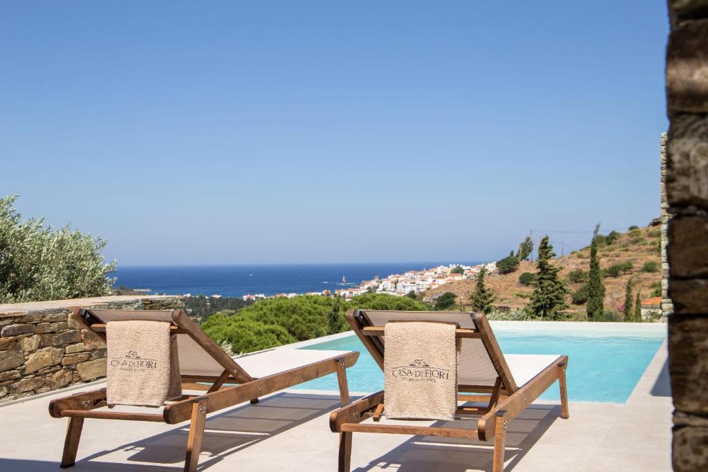 Basen w obiekcie Casa Di Fiori Andros Suites lub w pobliżu