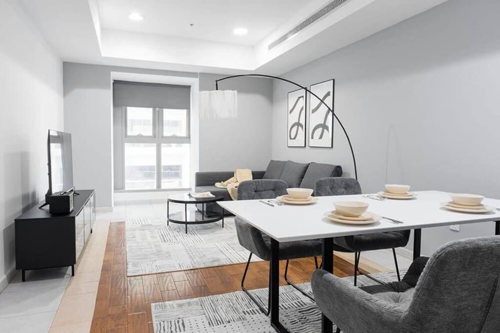 COLIFE 5 min walk from Barasti and Mina Seyahi beaches 36