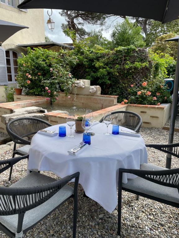 Restaurace v ubytování Clos des Oliviers