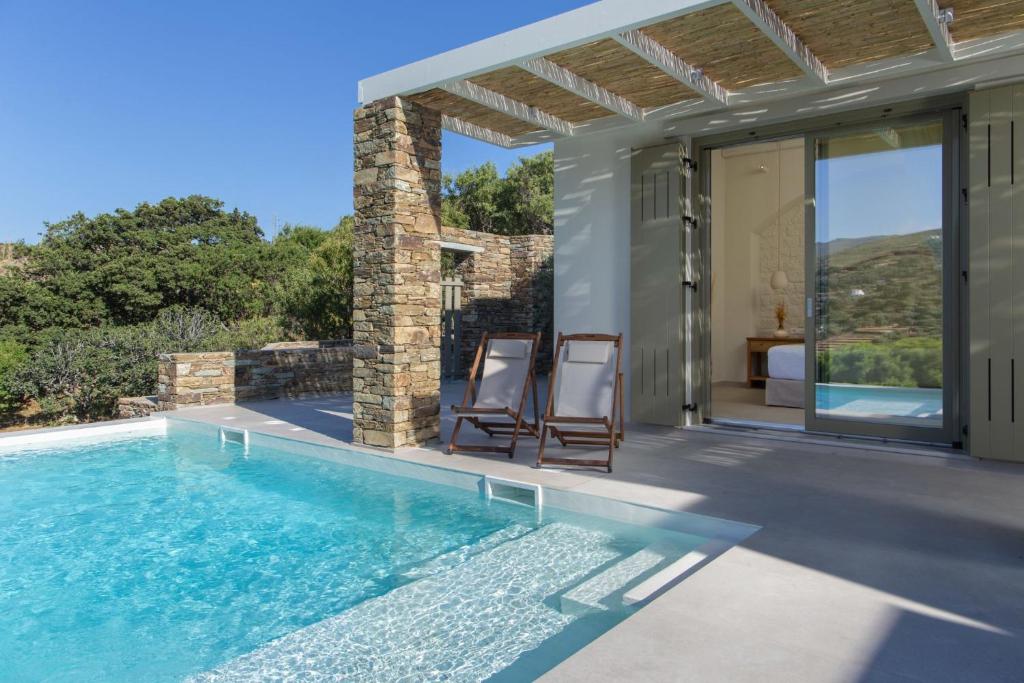 Basen w obiekcie Casa Di Fiori Andros Suites lub w pobliżu