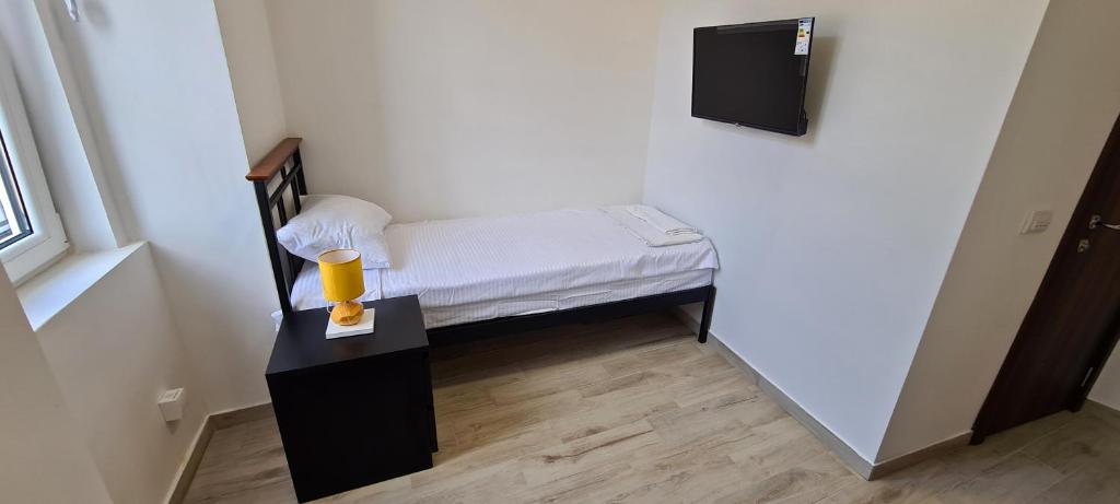Postel nebo postele na pokoji v ubytování Rajski Horizonti - Rooms Ram