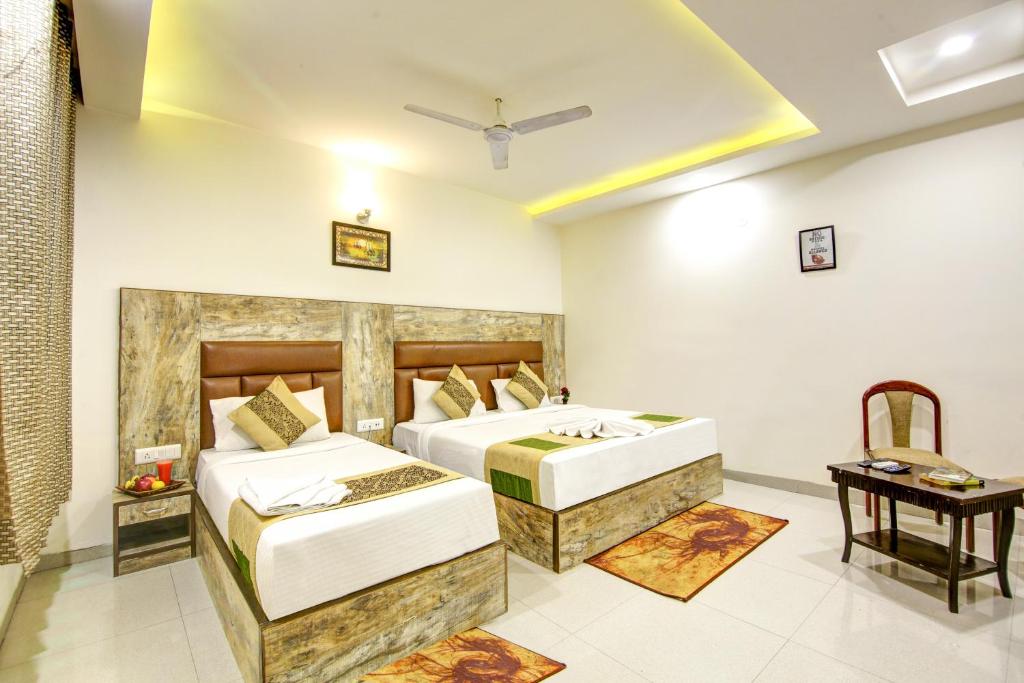Postel nebo postele na pokoji v ubytování Gracious by Vishesh Hotels & Home Stay