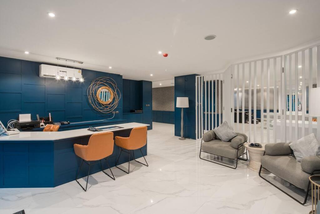 Posezení v ubytování Kamala Beach D49 Exclusive Junior Suite