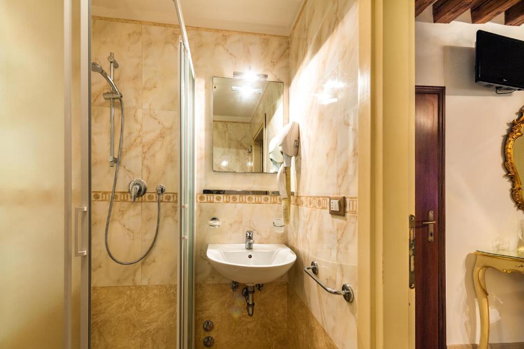 Koupelna v ubytování Hotel Al Vagon
