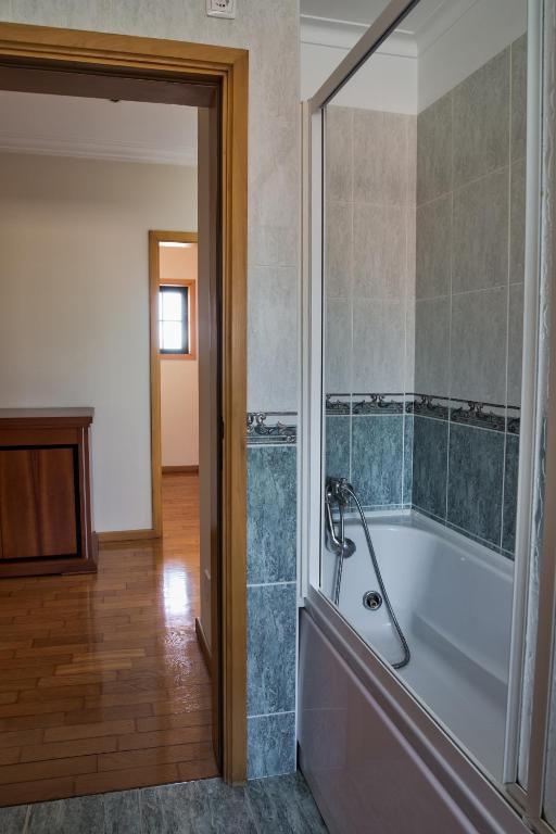 Koupelna v ubytování Quarto em Viana do Castelo