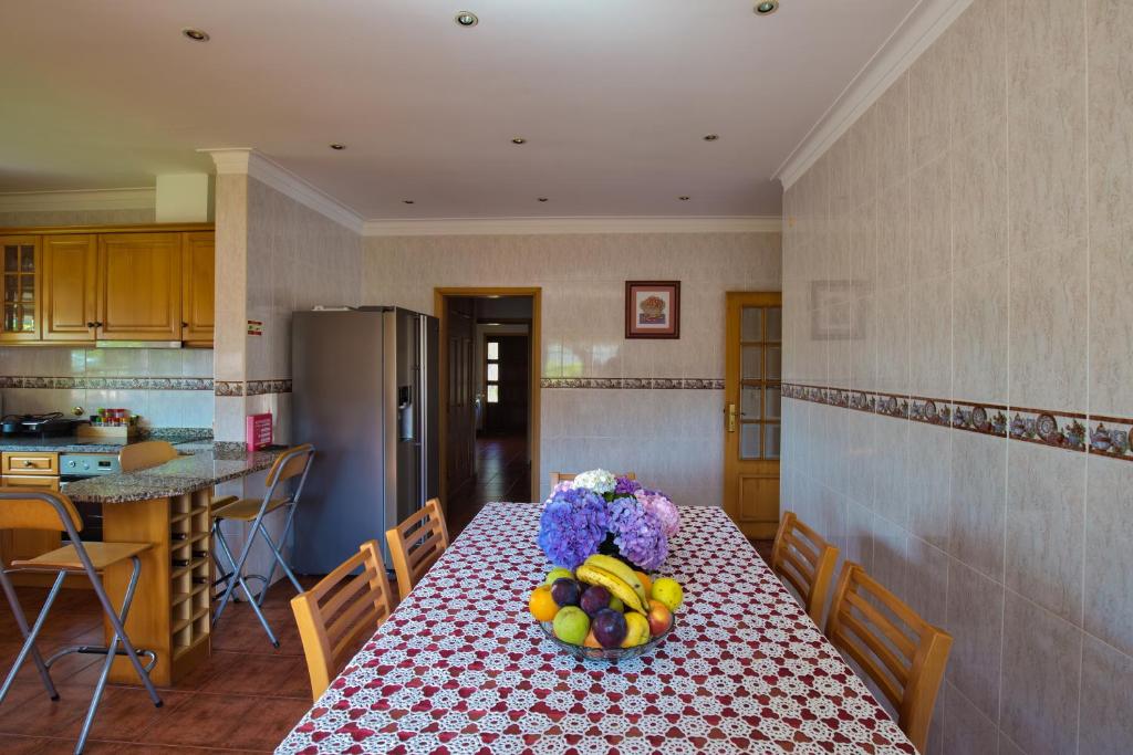 Kuchyň nebo kuchyňský kout v ubytování Quarto em Viana do Castelo