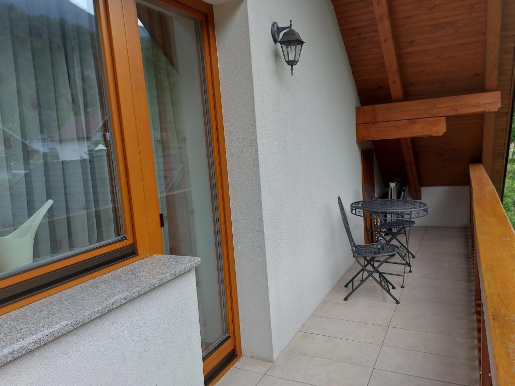 Balkón nebo terasa v ubytování Apartments and Rooms Martuljk