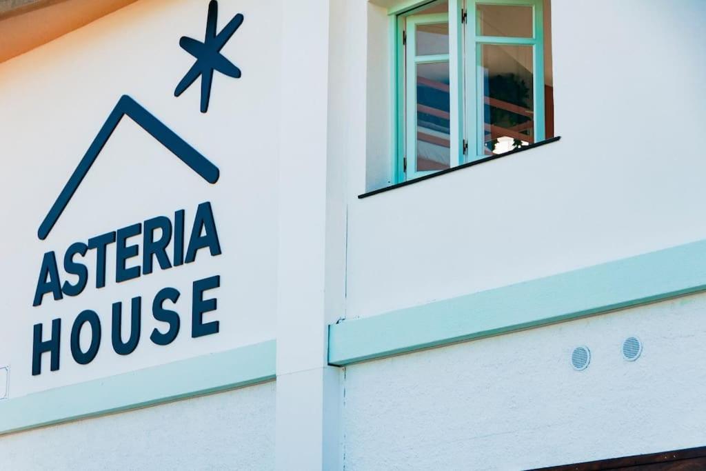 a sign for a sierra house with a window at Precioso loft en Caión ROCHA, sobre la arena y el mar in Cayón