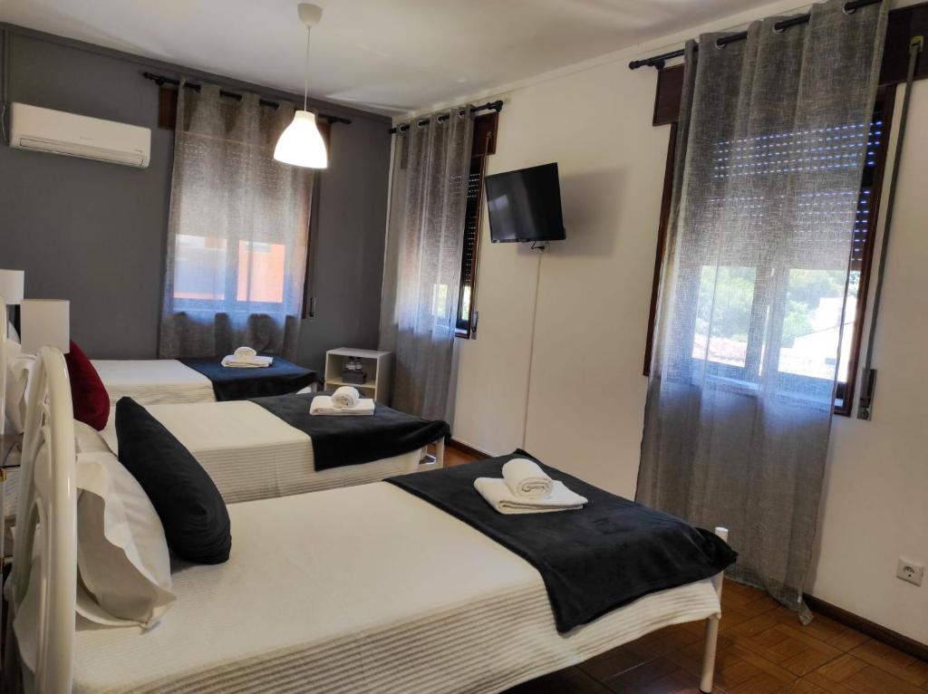 Uma cama ou camas num quarto em Alojamento Local Tamega