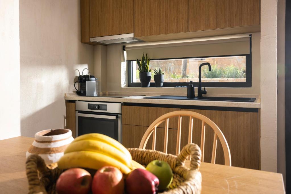 Pnoes Luxury Suites - 8