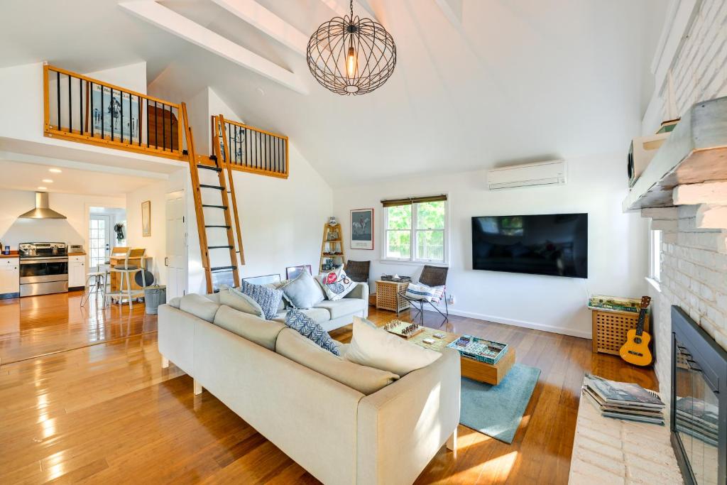 Waterfront New York Getaway with Kayaks, Riverhead (updated prices 2025)