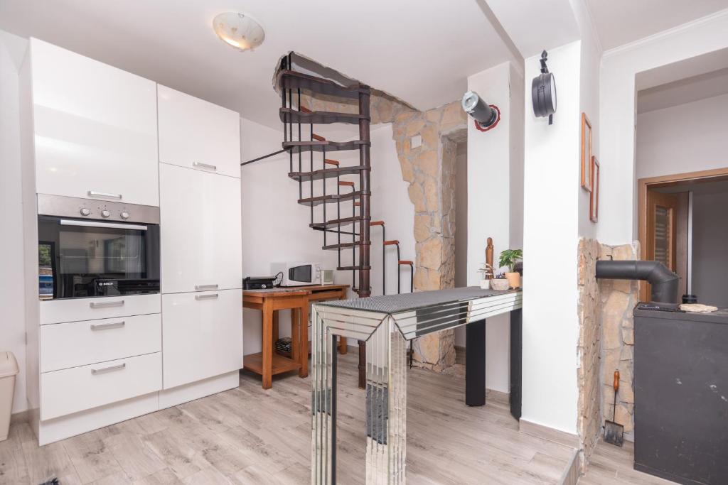 Kuchyň nebo kuchyňský kout v ubytování Villa Lino