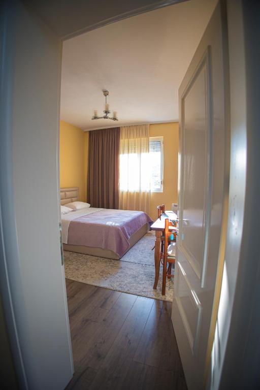 Postel nebo postele na pokoji v ubytování Vila Visi Hotel