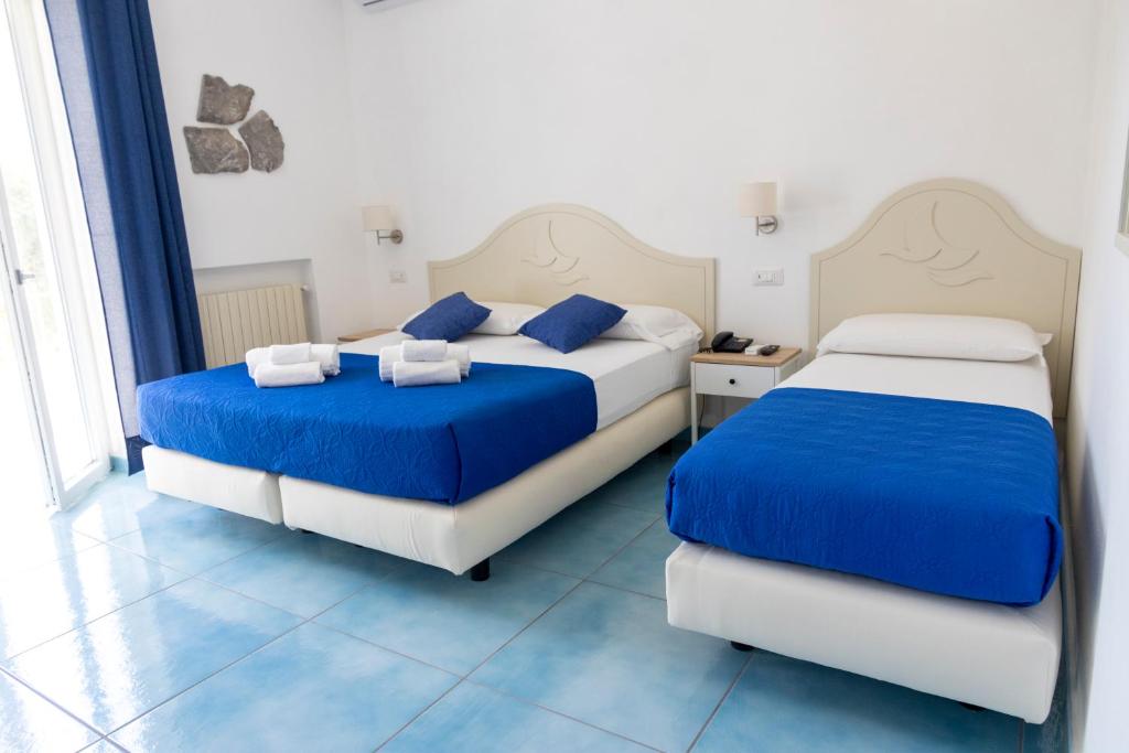 Postel nebo postele na pokoji v ubytování Hotel La Luna