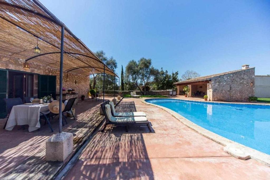 The swimming pool at or close to Finca Cas Contador Mallorca