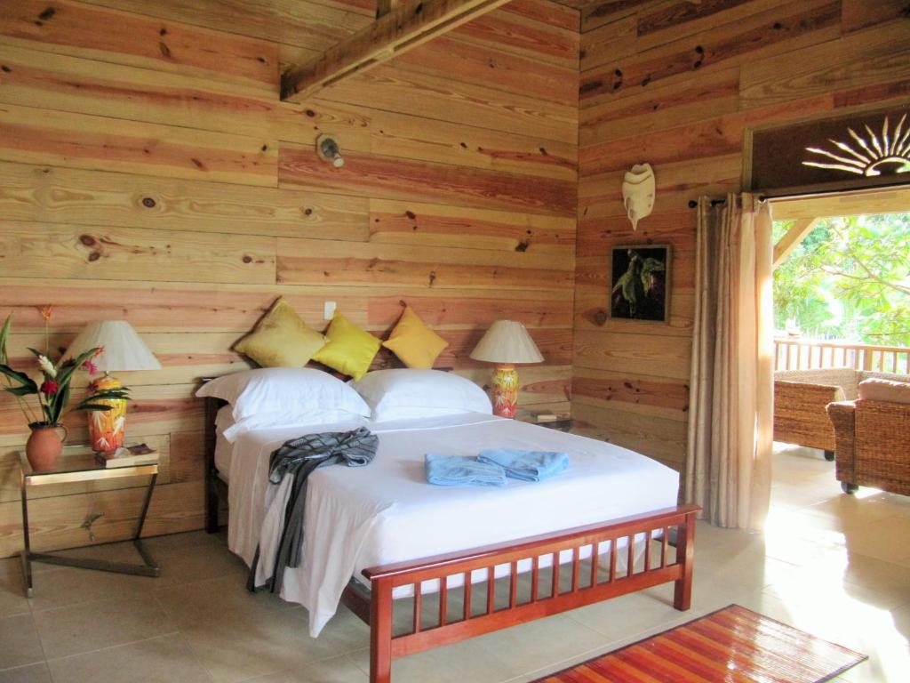 Postel nebo postele na pokoji v ubytování Castara Retreats