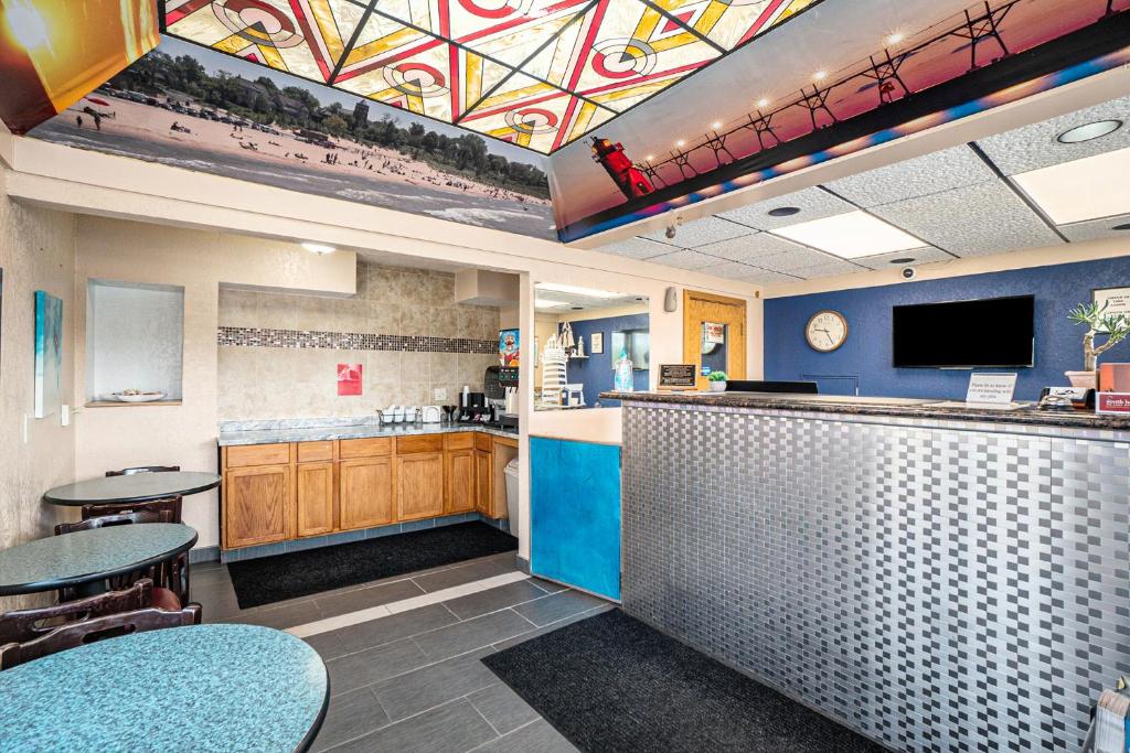 Great Lakes Inn & Suites photo