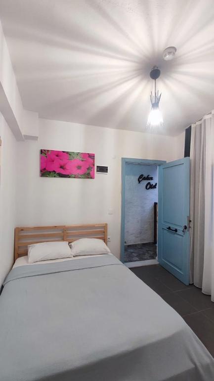 A bed or beds in a room at ÇAKIR BUTİK OTEL