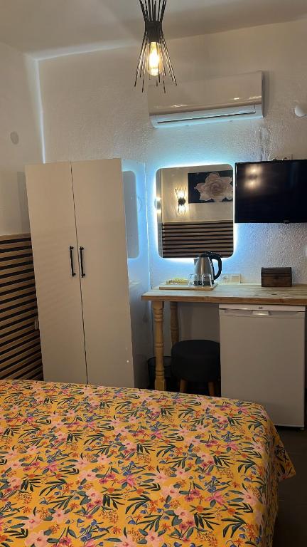 A kitchen or kitchenette at ÇAKIR BUTİK OTEL