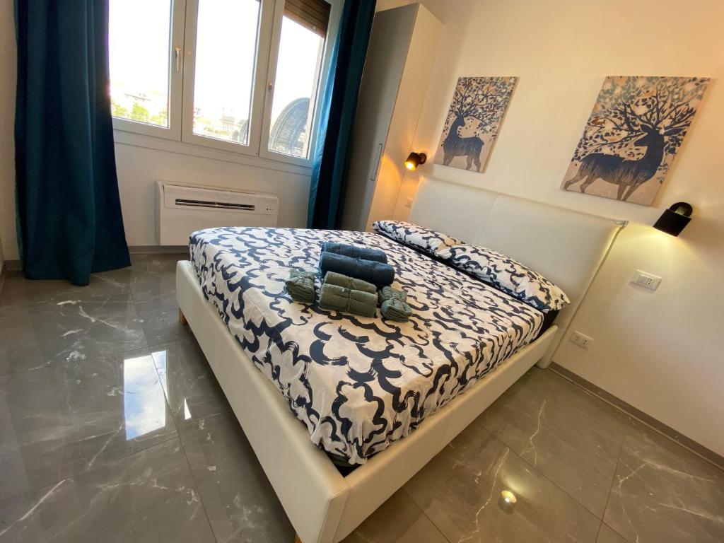 a bedroom with a bed with a blue and white comforter at Studio Milano 33 in Milan