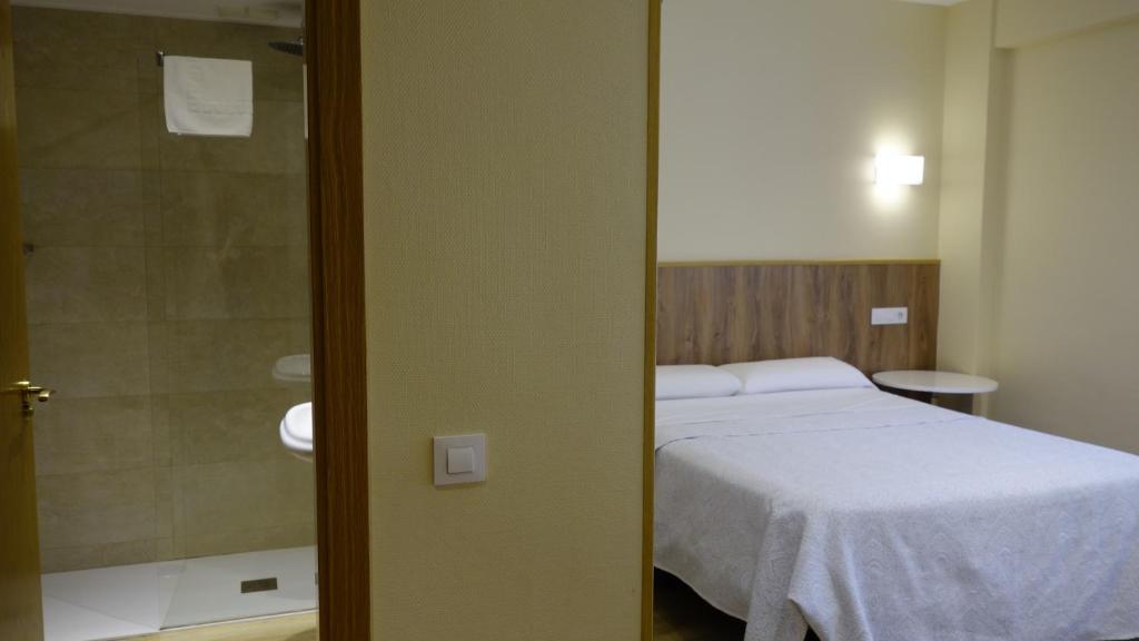 Postel nebo postele na pokoji v ubytování Trípolis Toledo