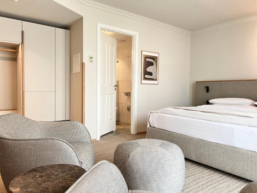 ADELANTE Boutique Hotelにあるベッド